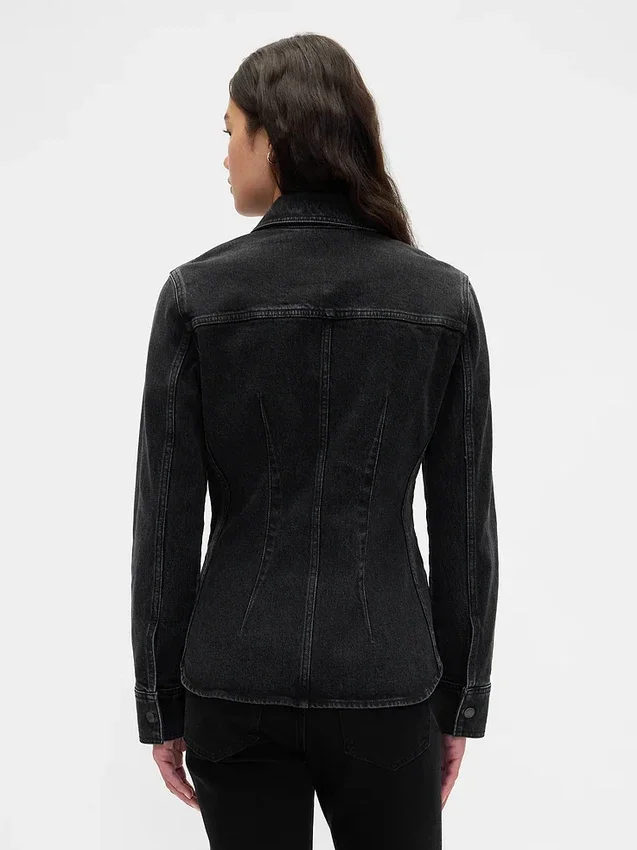 Denimskjorte med innsvingte sømmer