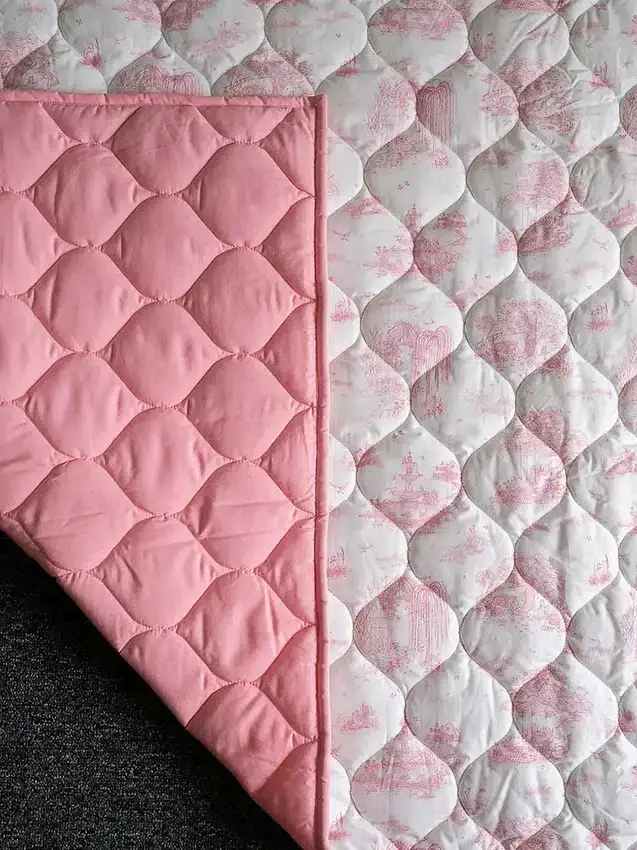 Det forgyllede fugle-leketeppet «Spring Toile»