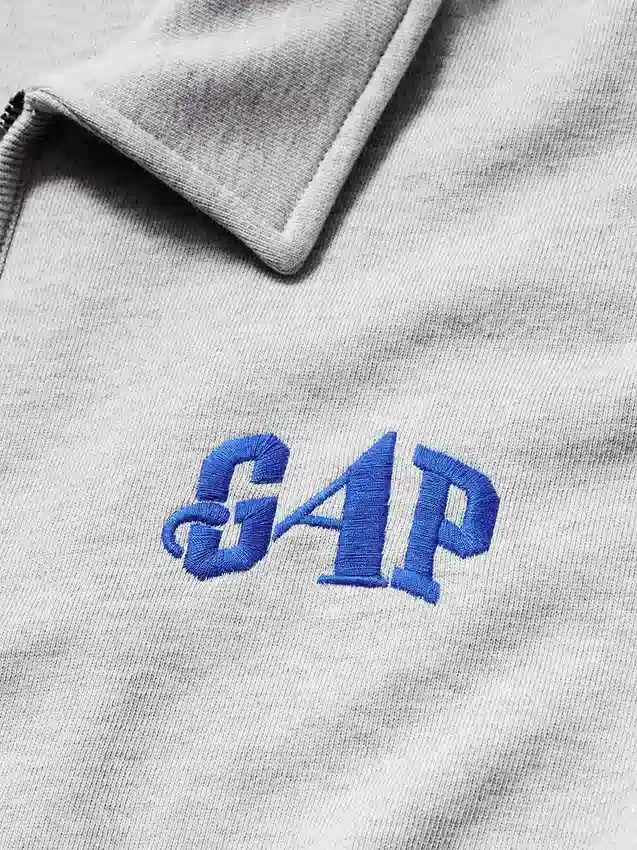 GAP × Awake Ny tykk, oversized genser med kvart glidelås
