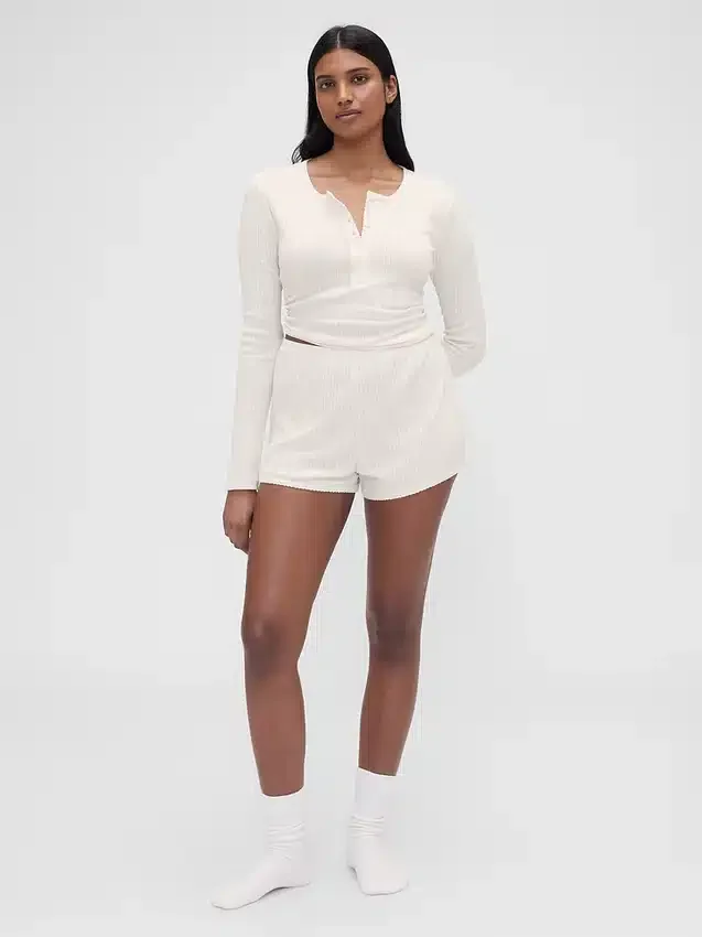GAP × Summer Fridays pyjamas-shorts i pointelle
