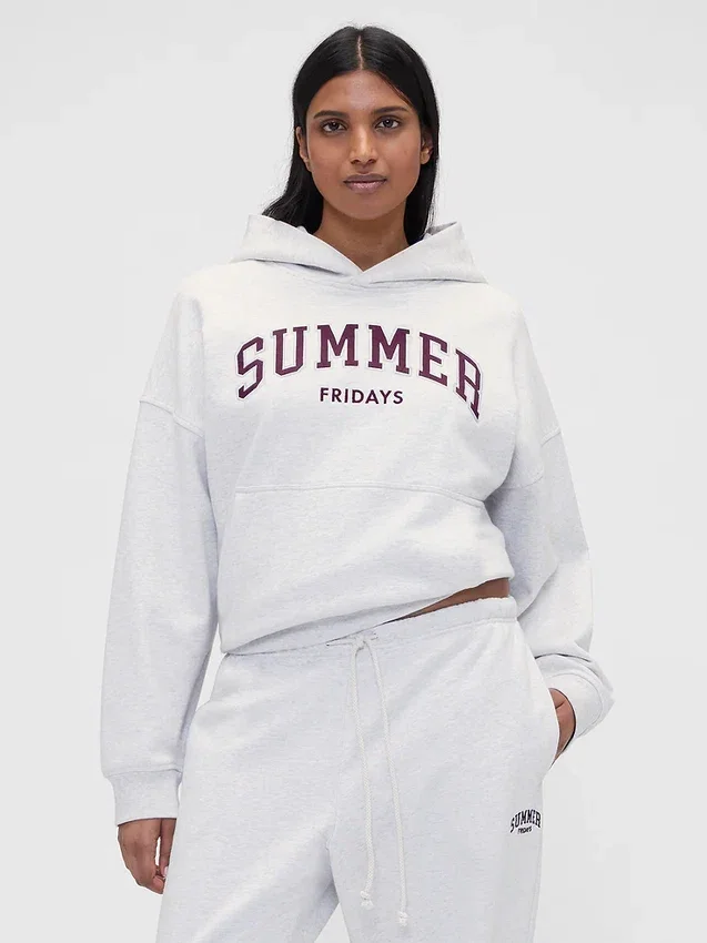 GAP × Summer Fridays Tung, oversized hettegenser med logo