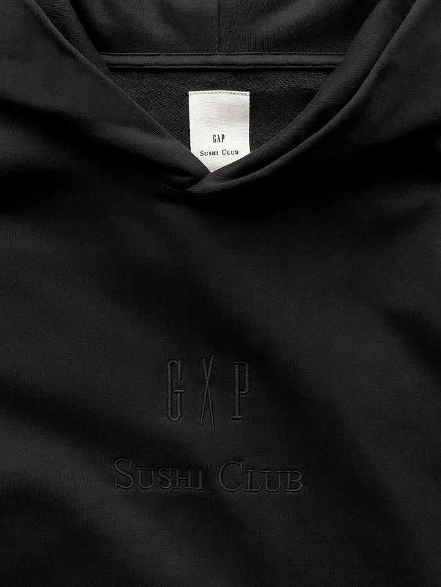 GAP × Sushi Club tykk logo-hettegenser