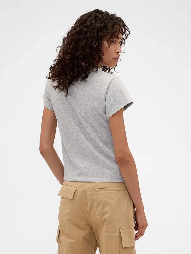 Gap × Victoria Beckham T-skjorte i økologisk bomull med logo