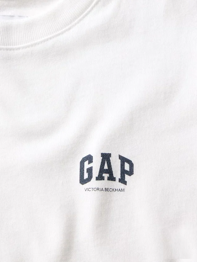 Gap × Victoria Beckham T-skjorte i økologisk bomull med logo