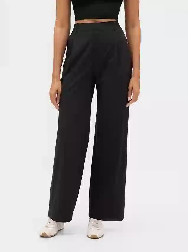 GapFit High Rise Runaround Relaxed Trouser