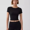 GapFit Smooth vendbar crop-top med kryssrygg