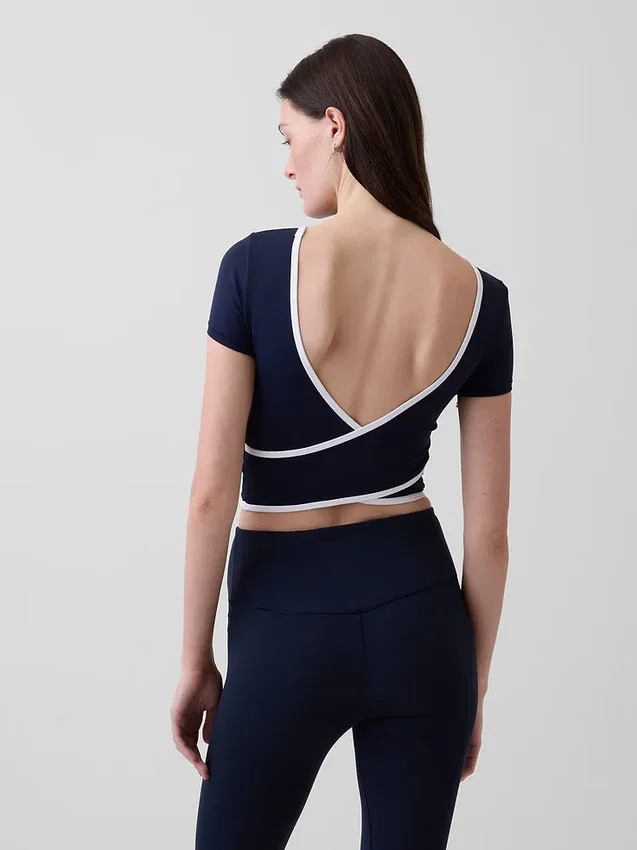 GapFit Smooth vendbar crop-top med kryssrygg