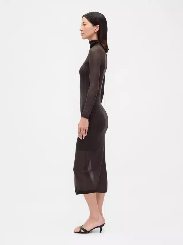 Gjennomsiktig maxikjole med turtleneck-genser