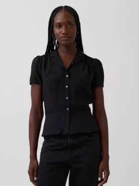 Gjennomsiktig peplum-top med knapper foran