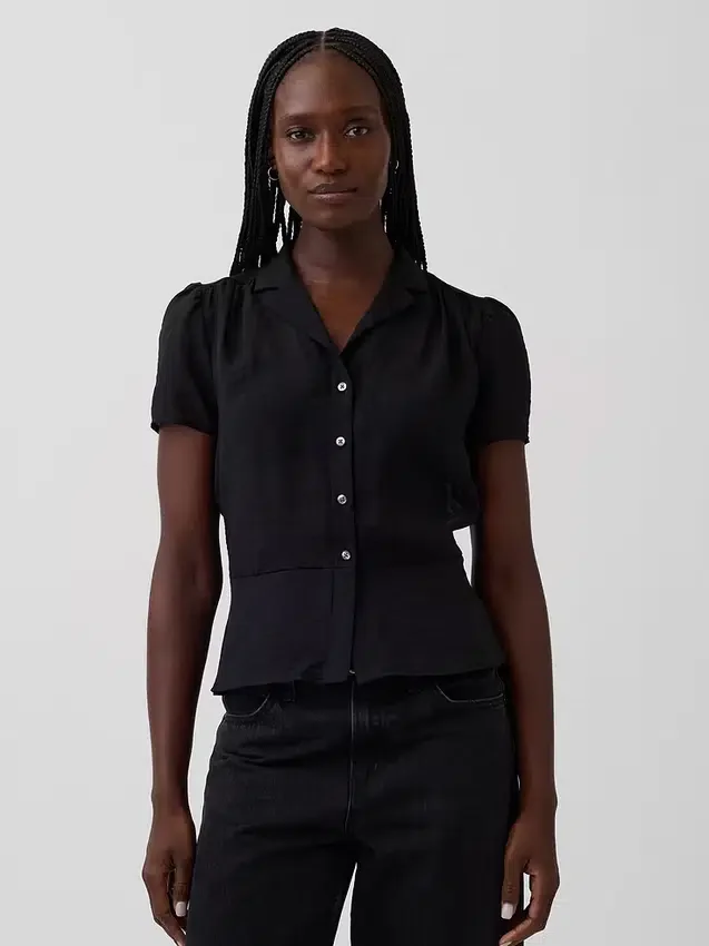 Gjennomsiktig peplum-top med knapper foran