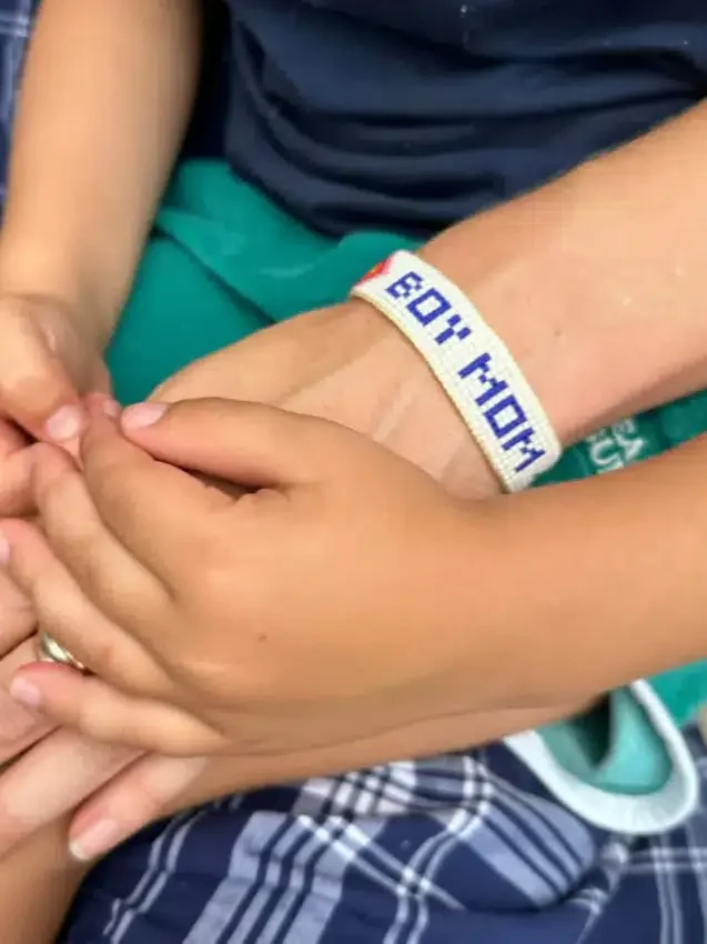 Hart Boy Mom perlearmbånd