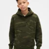 Hettegenser for barn i avslappet camo-stil