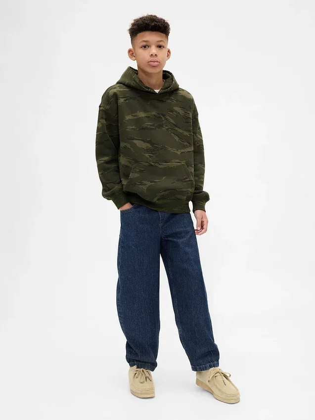Hettegenser for barn i avslappet camo-stil