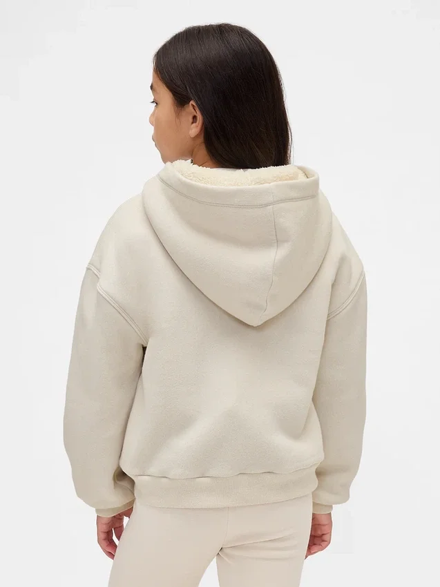 Hettegenser med grafisk logo og sherpa-fôr for barn