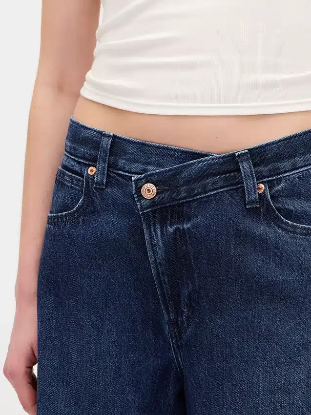 Høy midje, ultramyke crossover-Jeans med hesteskoform