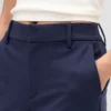 Høyt sittende, dobbeltstrikkede, smale cropped-bukser