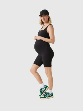 Ingrid og Isabel – kort aktiv jumpsuit for mammaklær