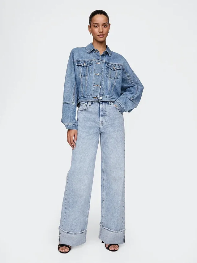 Jeans med høy midje, bredt ben og oppbrett