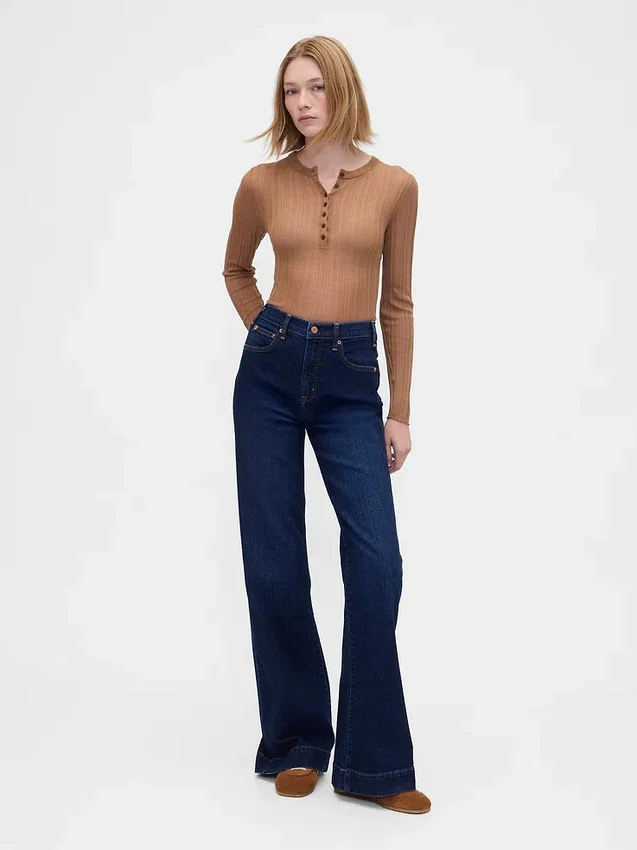 Jeans med høy midje og avslappet, utvidet ben
