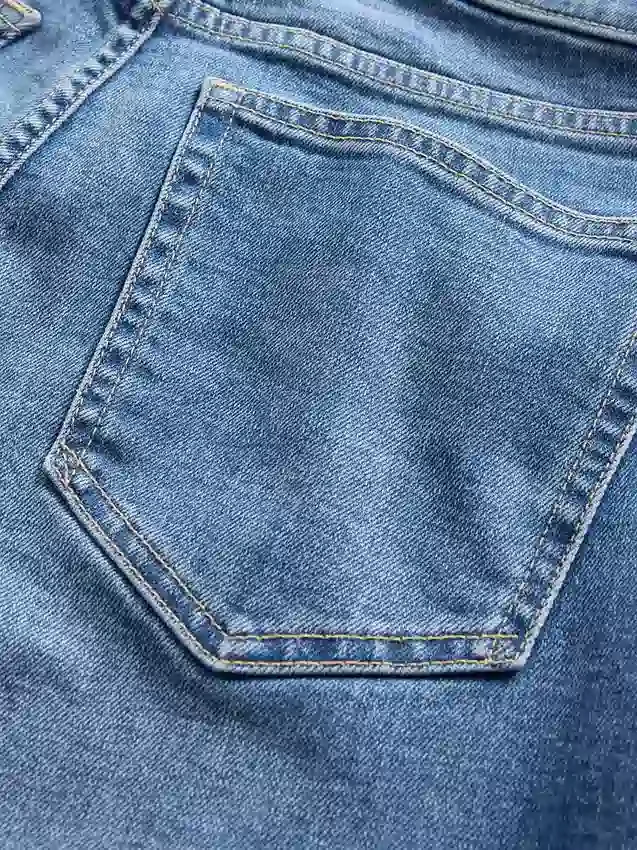 Jeans med høy midje og avslappet, utvidet ben