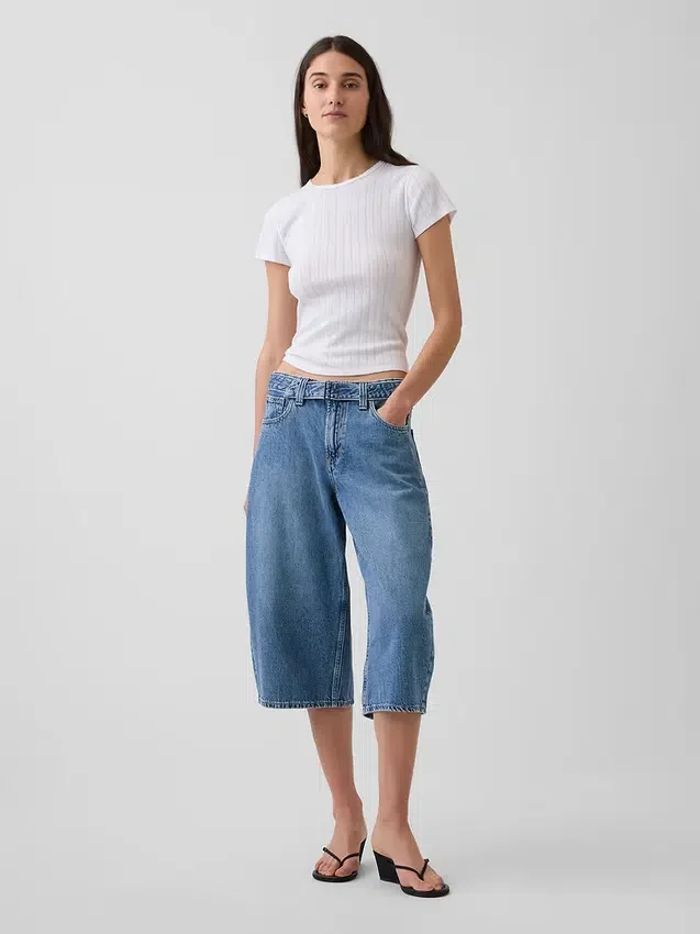 Jeans med høy midje og belte i «barrel culotte»-modell