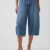Jeans med høy midje og belte i «barrel culotte»-modell