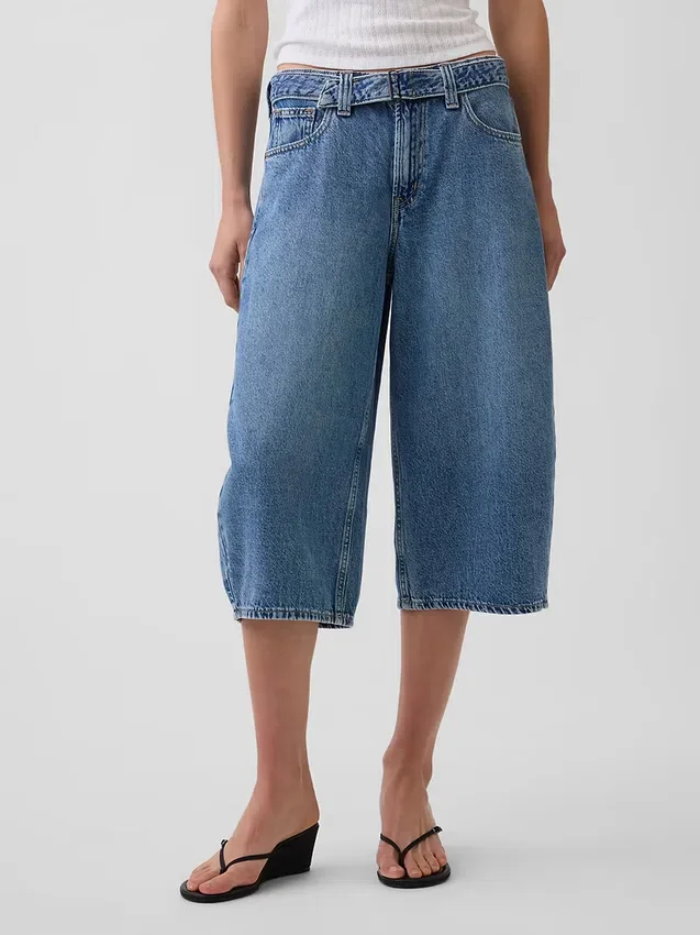 Jeans med høy midje og belte i «barrel culotte»-modell
