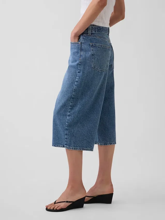 Jeans med høy midje og belte i «barrel culotte»-modell
