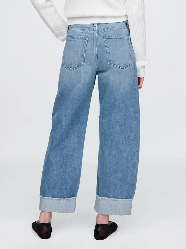 Jeans med høy midje og oppbrettede ben