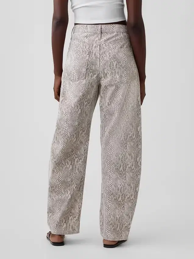 Jeans med høy midje og slangemønster