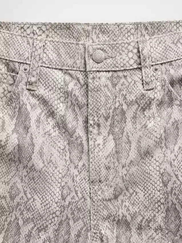 Jeans med høy midje og slangemønster