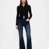 Jeans med høy midje og utvidet ben i 70-tallsstil