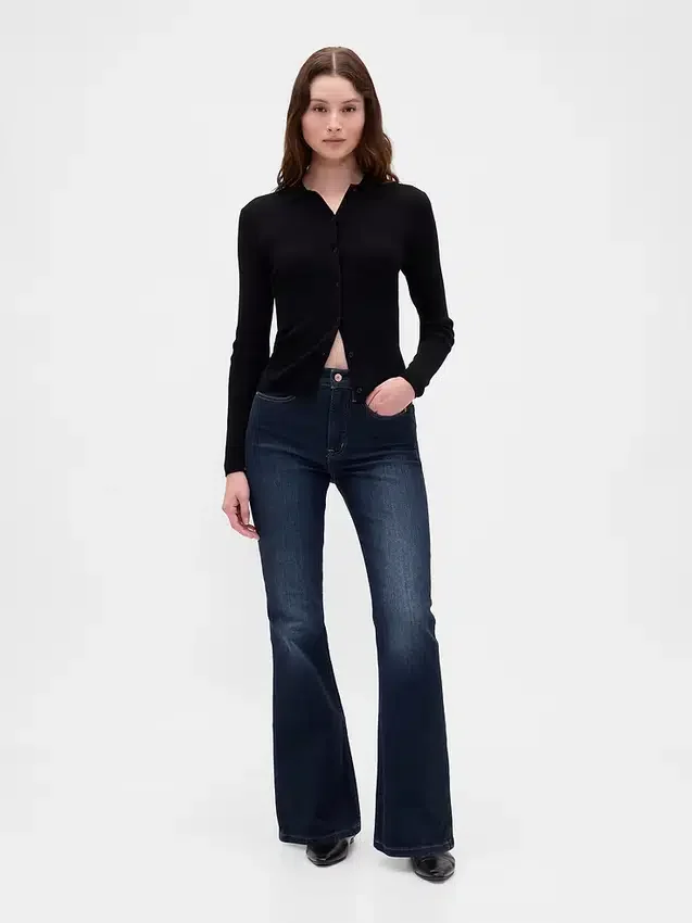 Jeans med høy midje og utvidet ben i 70-tallsstil