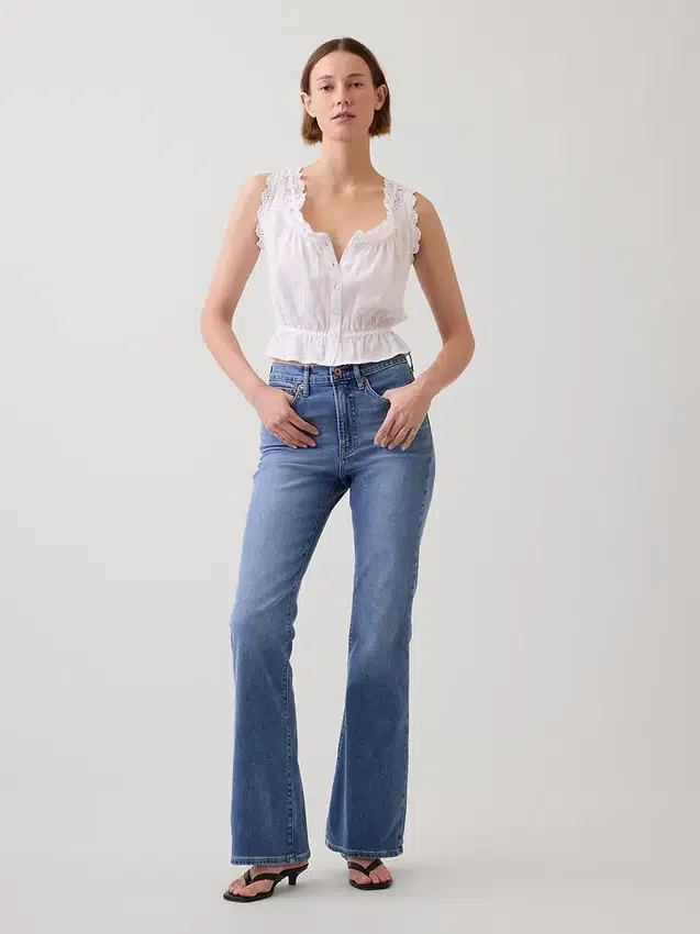 Jeans med høy midje og utvidet ben i 70-tallsstil