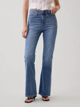Jeans med høy midje og utvidet ben i 70-tallsstil