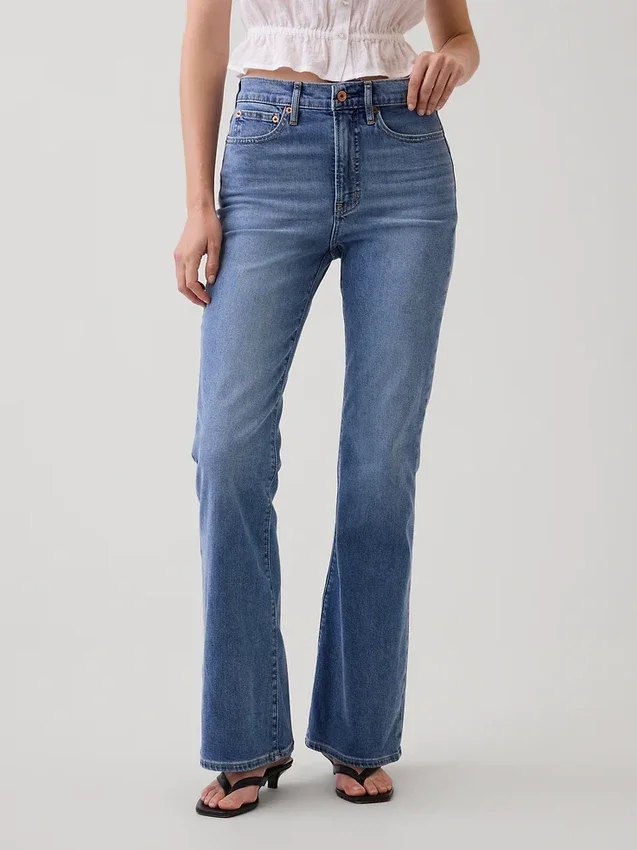 Jeans med høy midje og utvidet ben i 70-tallsstil