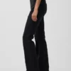 Jeans med høy midje og utvidet ben i 70-tallsstil