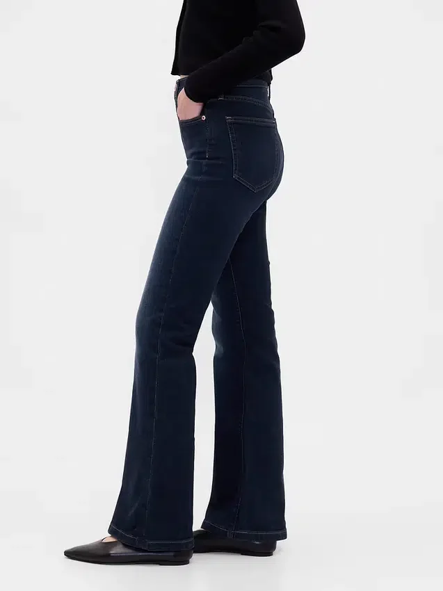Jeans med høy midje og utvidet ben i 70-tallsstil