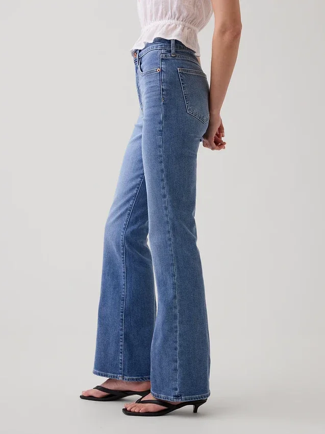 Jeans med høy midje og utvidet ben i 70-tallsstil
