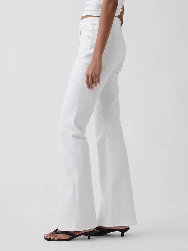 Jeans med høy midje og utvidet ben i 70-tallsstil