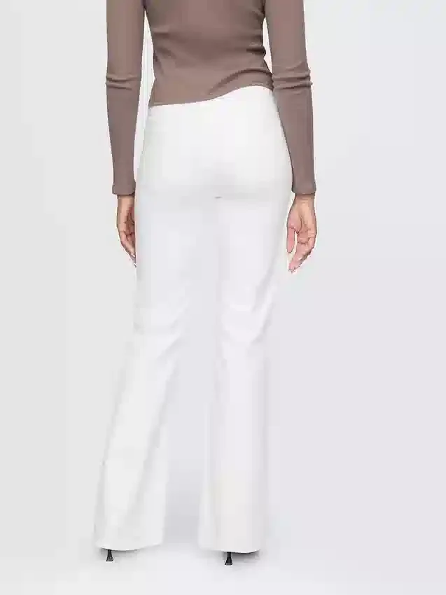 Jeans med høy midje og utvidet ben i 70-tallsstil
