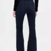 Jeans med høy midje og utvidet ben i 70-tallsstil