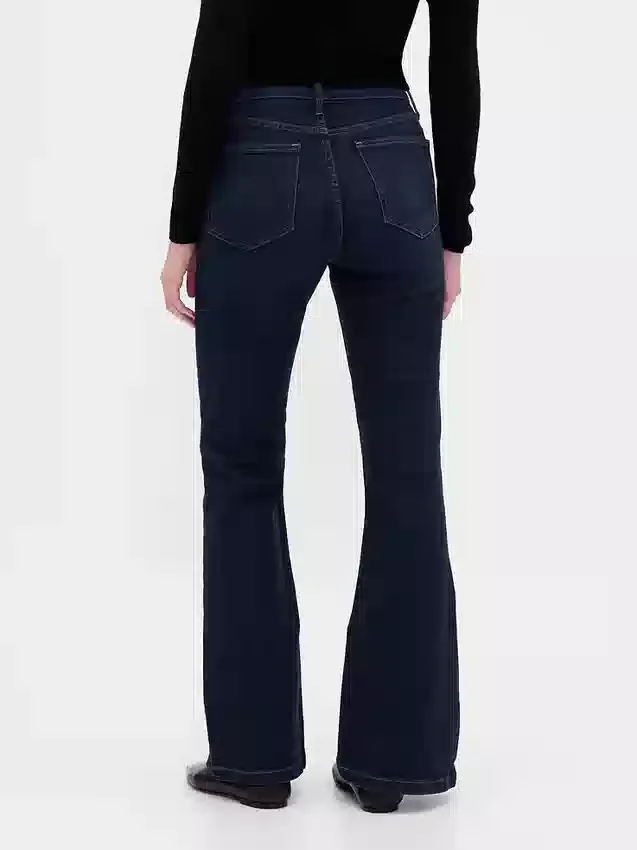 Jeans med høy midje og utvidet ben i 70-tallsstil
