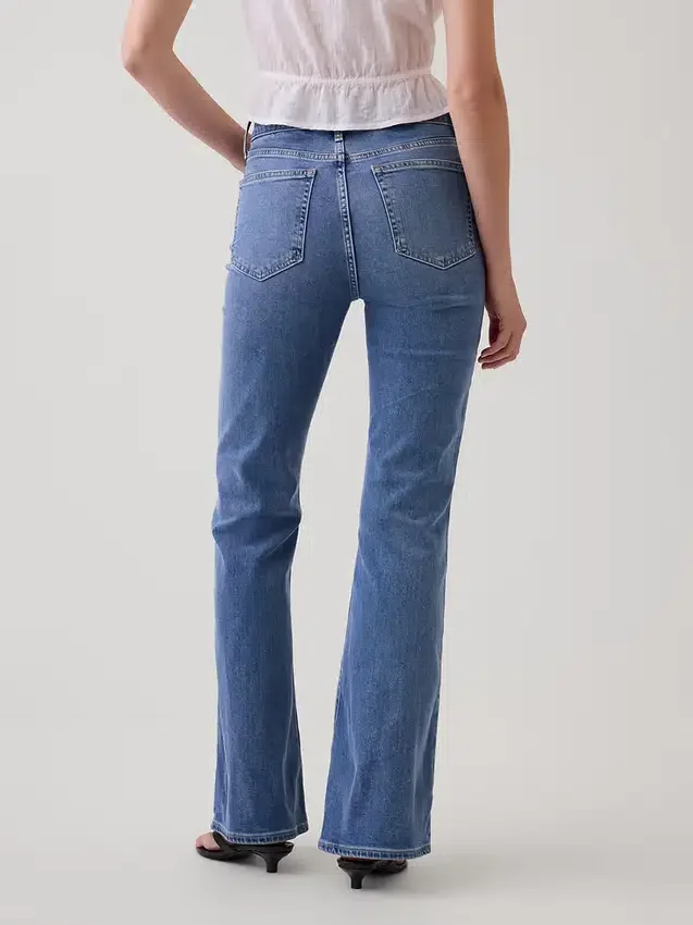 Jeans med høy midje og utvidet ben i 70-tallsstil