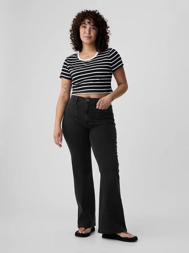 Jeans med høy midje og utvidet ben i 70-tallsstil