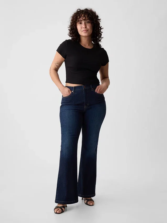 Jeans med høy midje og utvidet ben i 70-tallsstil
