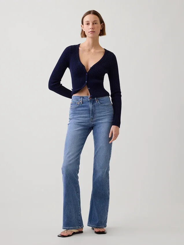 Jeans med høy midje og utvidet ben i 70-tallsstil
