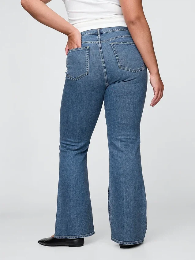 Jeans med høy midje og utvidet ben i 70-tallsstil