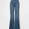 Jeans med høy midje og utvidet ben i 70-tallsstil