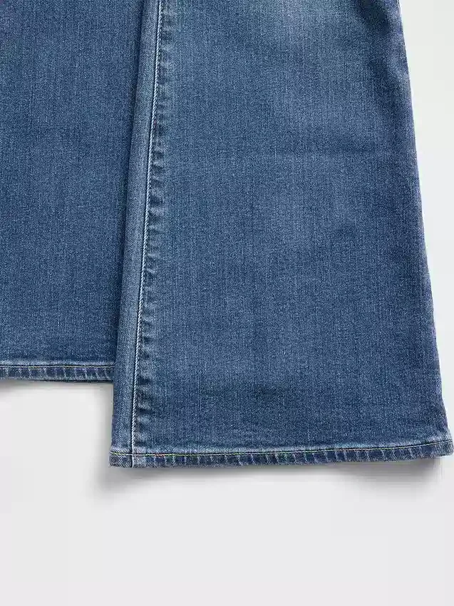 Jeans med høy midje og utvidet ben i 70-tallsstil
